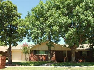121 Stonegate Ct, Bedford, TX 76022