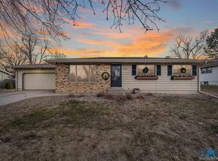 4200 S Thunderbird Trl, Sioux Falls, SD 57103
