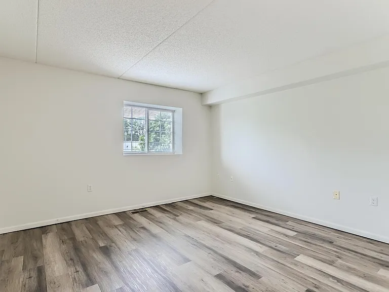 Village Plaza Apartments — Photo 23