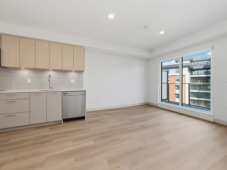 1529 Oxford St — Photo 53
