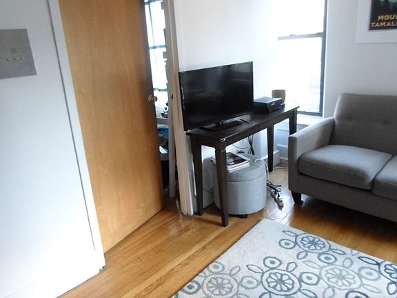 2nd image of 253 E 77th St APT 4C