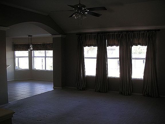 Living Room / Breakfast Area