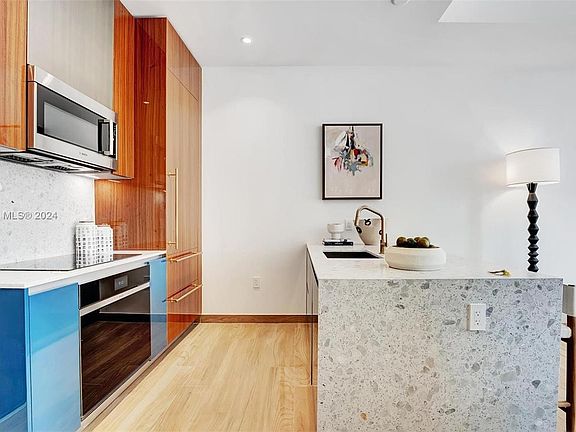 4th image of 2655 S Bayshore Dr #1008