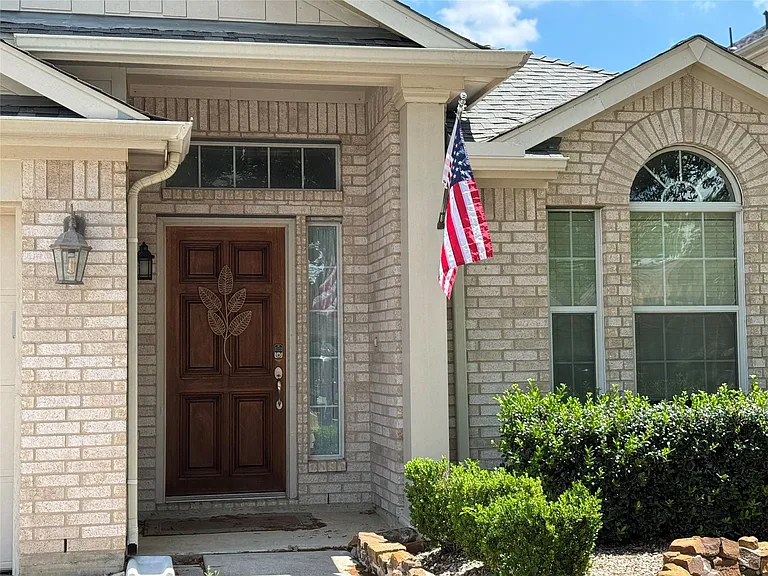 21818 Saragosa Pond Ln — Photo 1