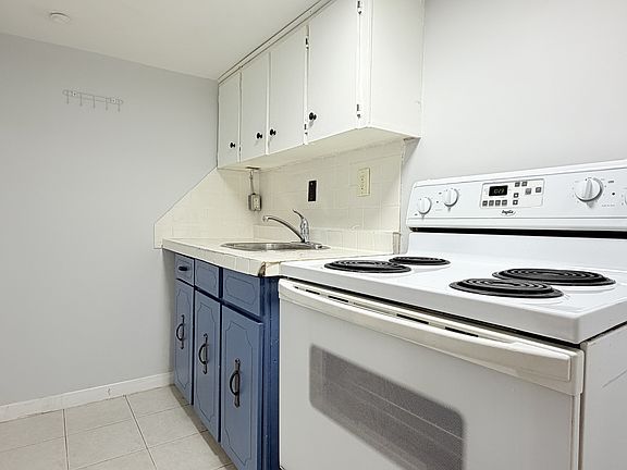 5th image of 1441 Wyandotte St E #14