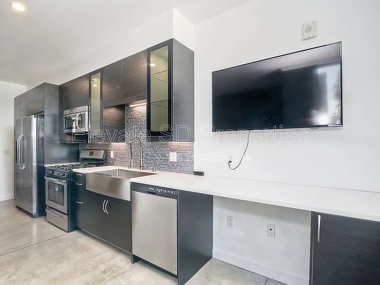 1965 Columbia St #6 — Photo 4