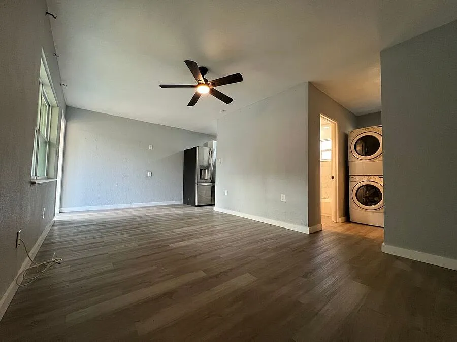 351 Avenue N NE, Unit 2 — Photo 3