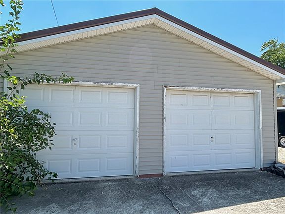 3rd image of 608 Plum St