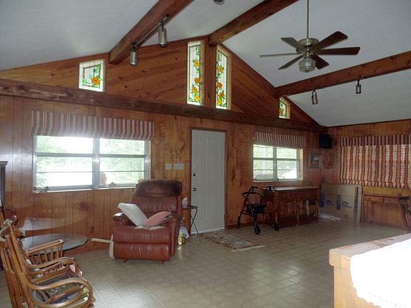 5th image of 330 N Evergreen Dr