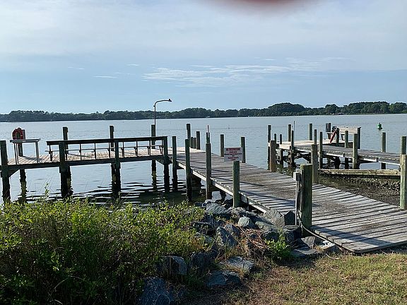 Community boat launch