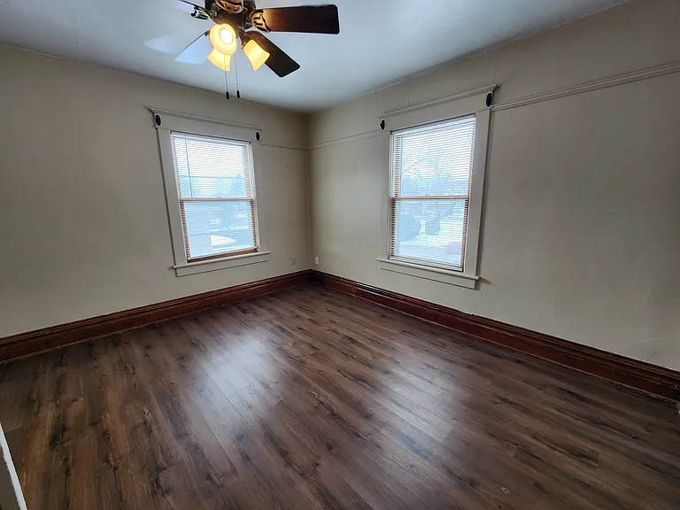 604 1/2 W Seerley Blvd — Photo 8