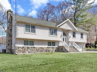 50 Roger Ct, Ringwood Boro, NJ 07456