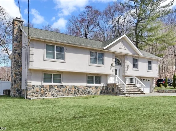 50 Roger Ct, Ringwood Boro, NJ 07456