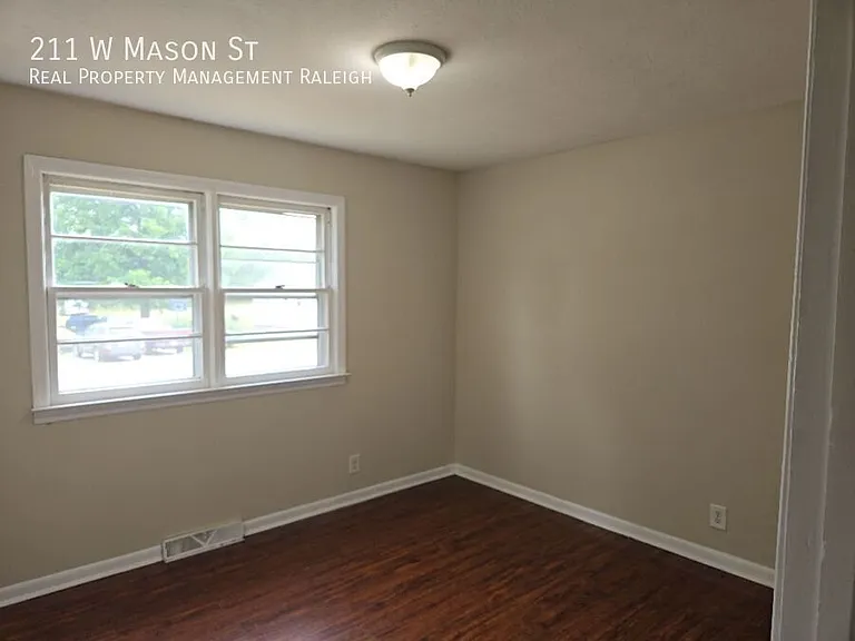 211 W Mason St — Photo 7