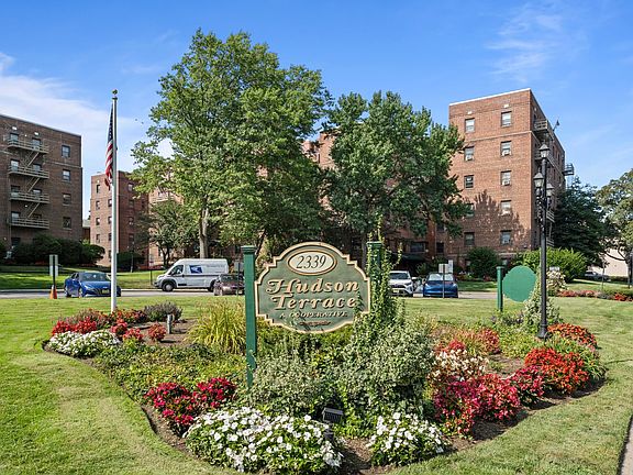 2nd image of 2333 Hudson Ter APT A1