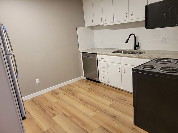 3rd image of 918 S Pennsylvania St APT 303