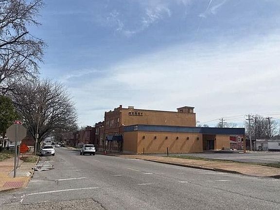 4th image of 2901 Meramec St
