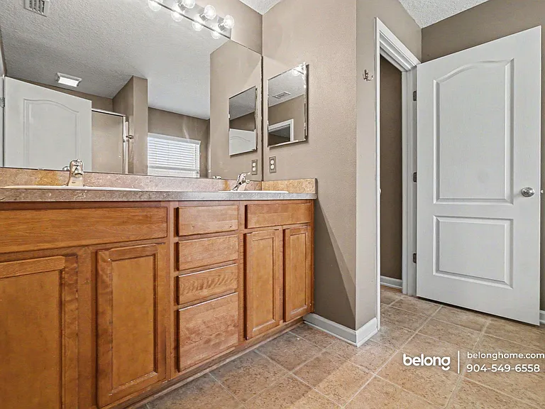 15763 Twin Creek Dr — Photo 11