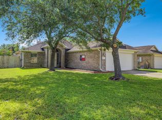 226 Colony Lake Ln, Dickinson, TX 77539