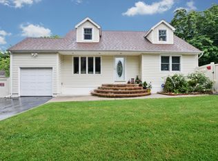 29 Macarthur Ave, Huntington, NY 11743