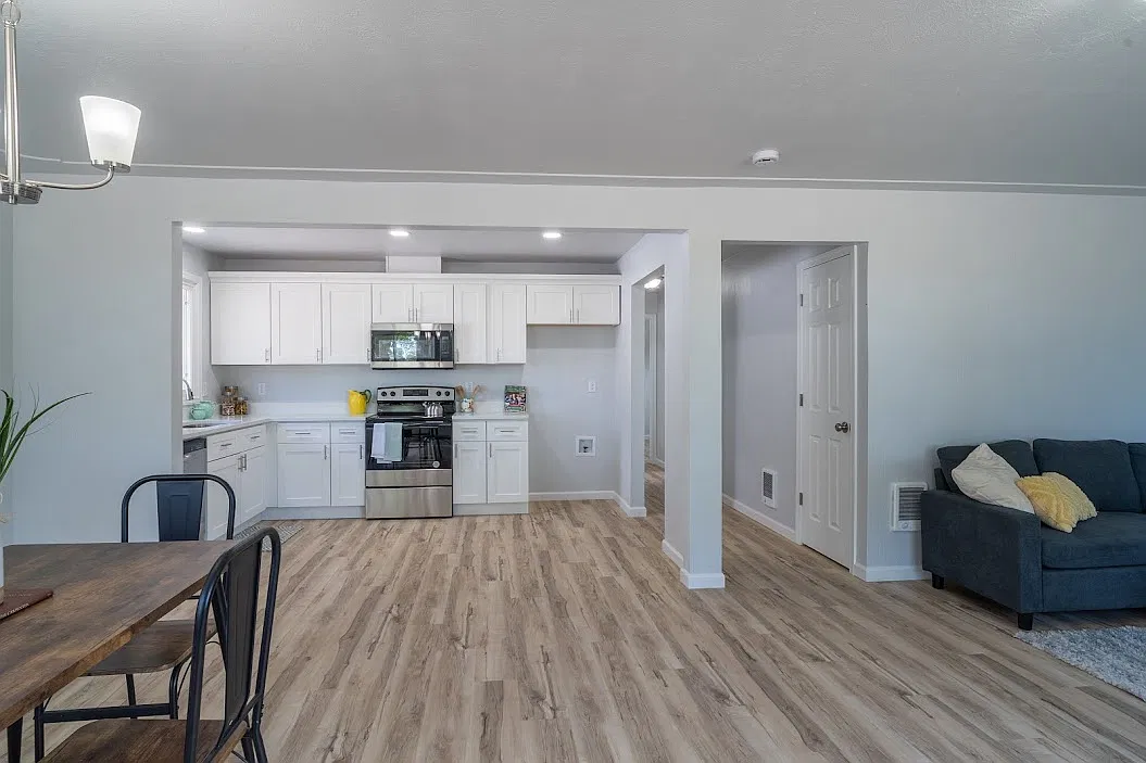 3 bed, 1160 sqft, $1,650 — Photo 2