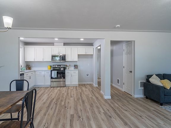 2nd image of 2431 W Texas St