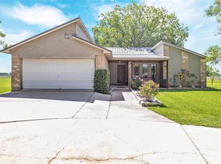 324 Wagon Rd, Wallis, TX 77485