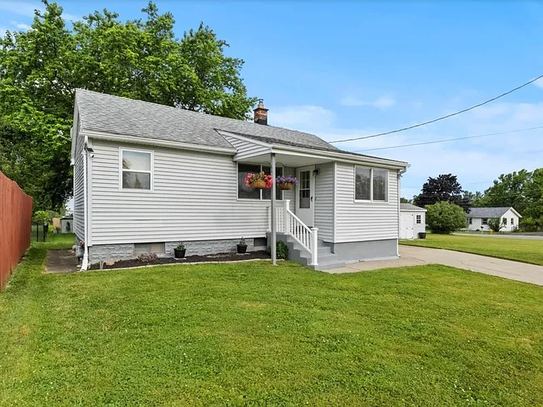 359 Lakeview Ave — Photo 1