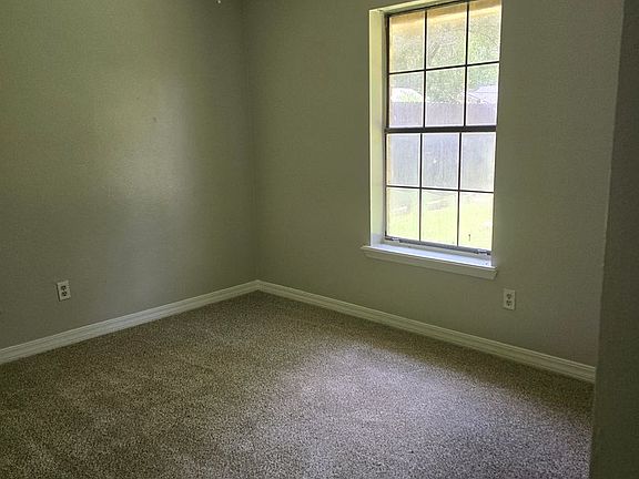 5th image of 206 Deerwood Ln