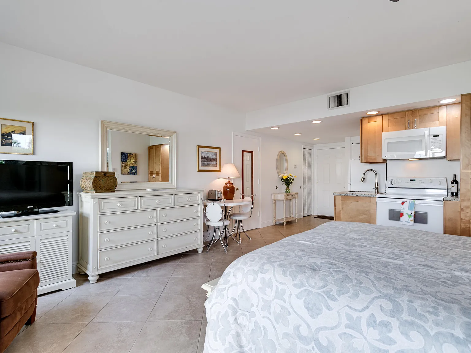 1 bed, 1.0 bath, 500 sqft, $3,000 — Photo 3