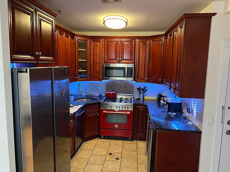 719 Monroe St #3 — Photo 4