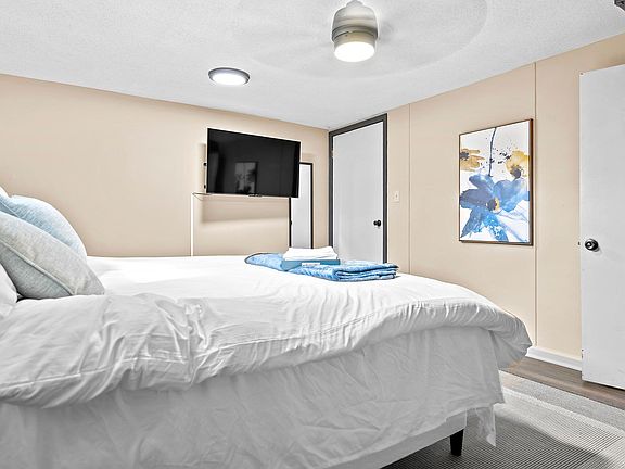 4th image of 900 E 79th St #900