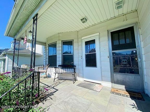 4th image of 825-827 N Bromley Ave