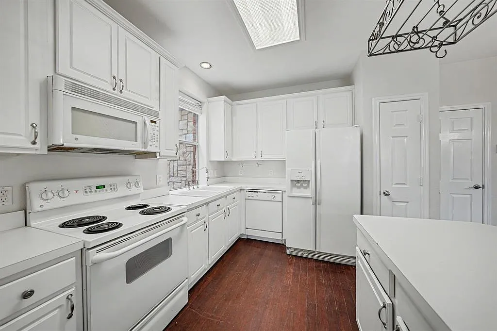2 bed, 1.5 bath, 1290 sqft, $2,150 — Photo 4