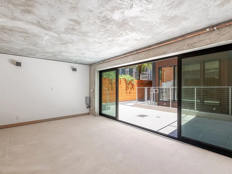 660 Carolina St — Photo 47