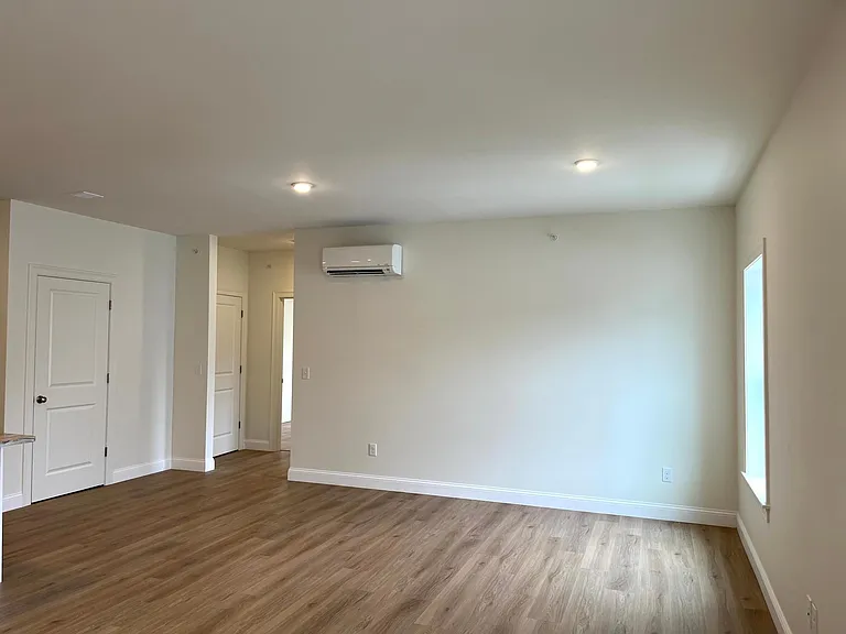 386 Saint John St #7 — Photo 8