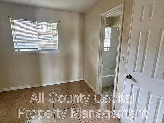 4th image of 1204 Bundrant Dr #A