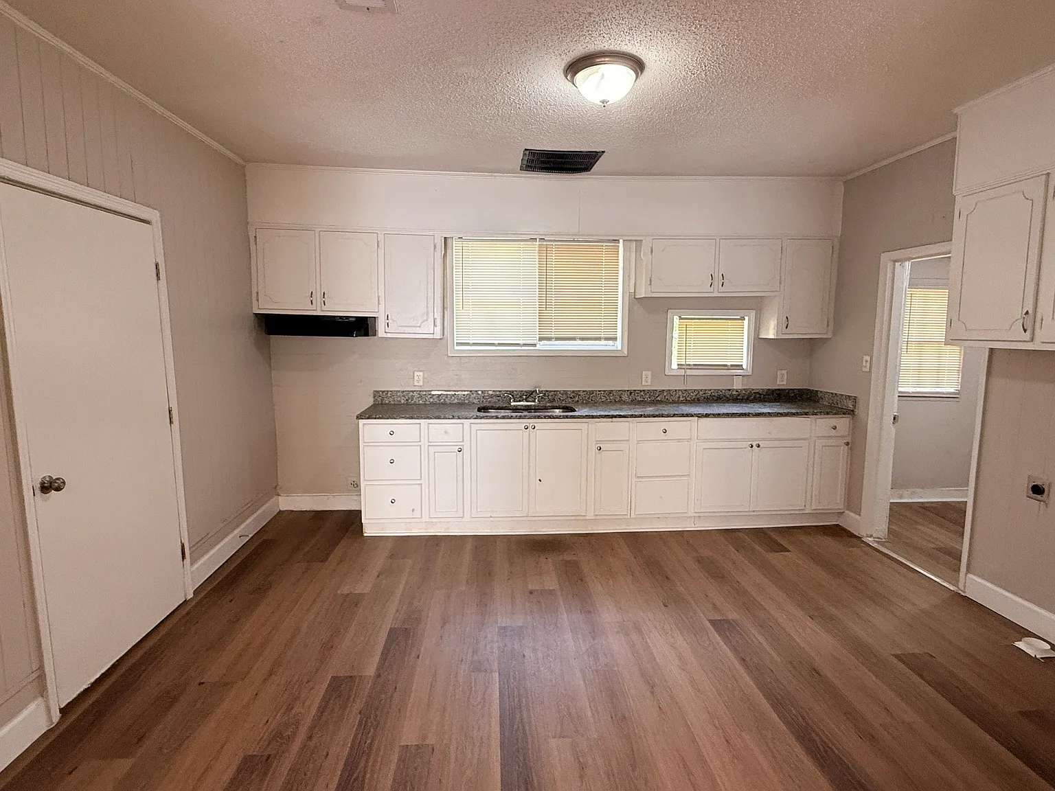3 bed, 1106 sqft, $1,200 — Photo 3