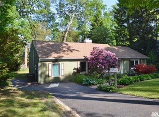 27 Piermont Ct, Melville, NY 11747