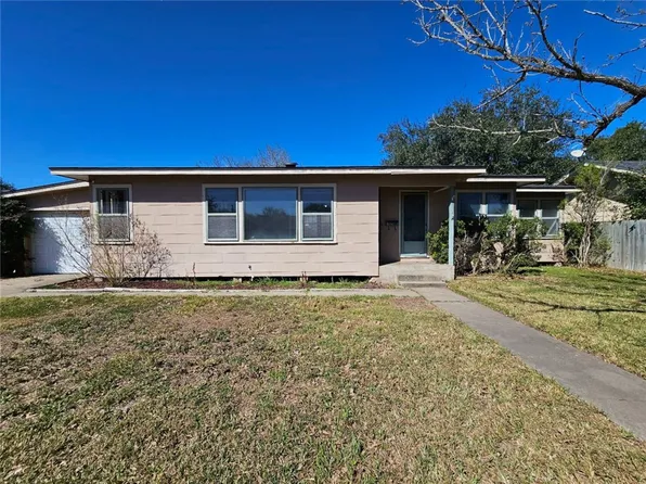614 W Alice Ave, Kingsville, TX 78363