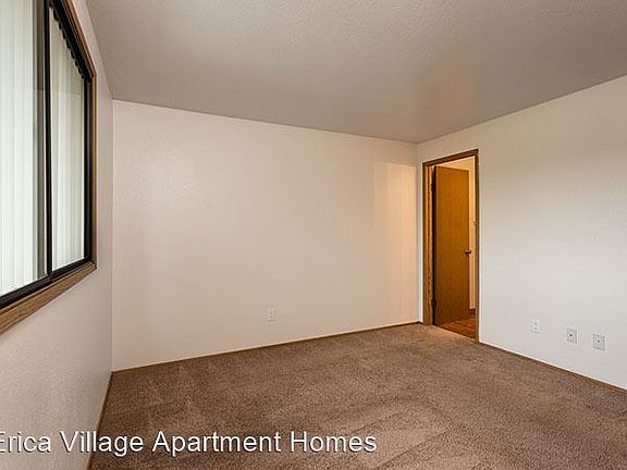 4th image of 1118 NE 105th St APT 27