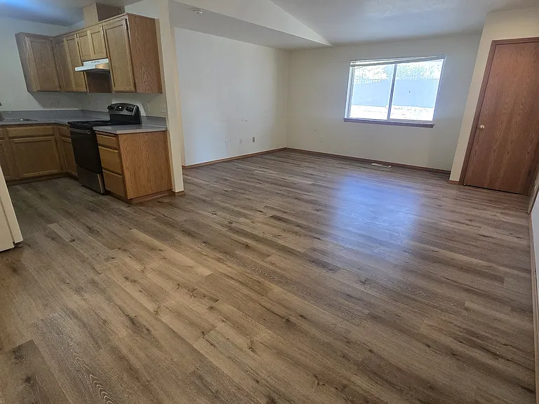 1859 Skyline Ct S #1859 — Photo 6