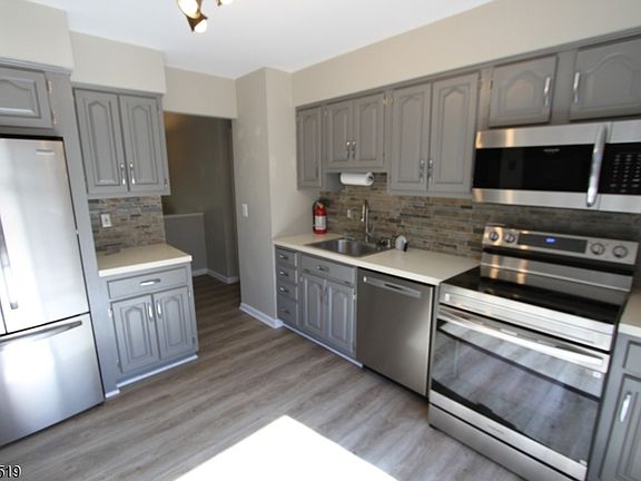 5th image of 35 Mary Ann Rd