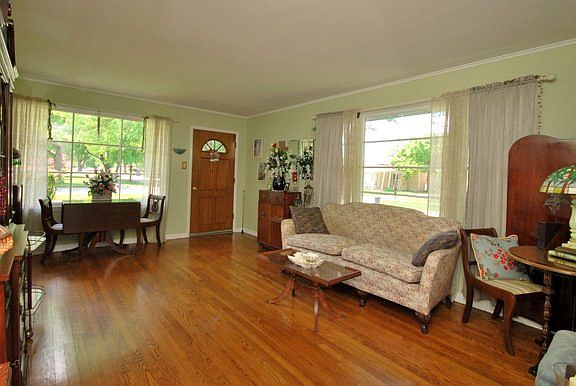 3rd image of 4940 W 106th Pl