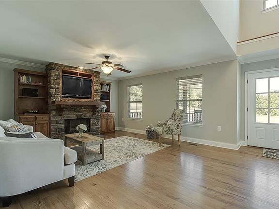 5th image of 175 Lauren Dr SE