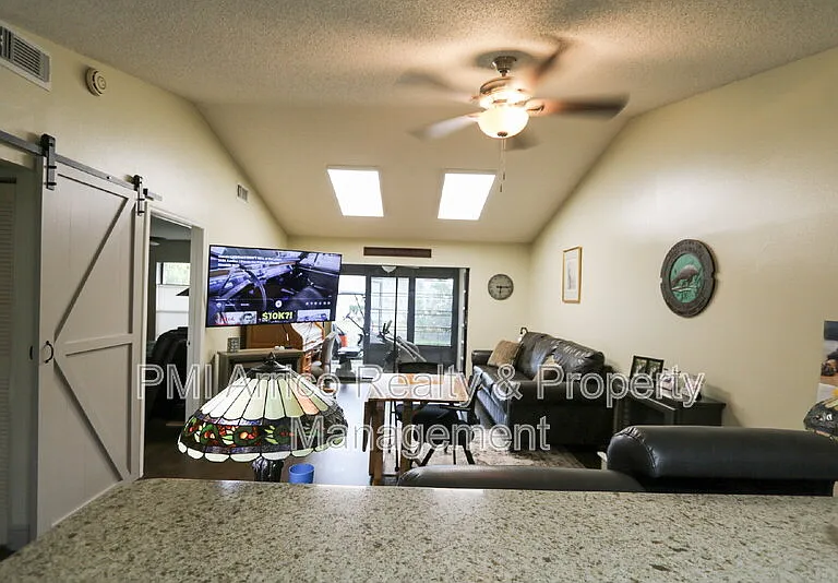 323 Knottwood Ct — Photo 12