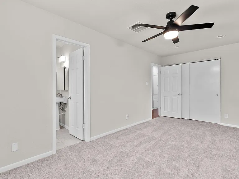 501 Arbor Ln — Photo 12