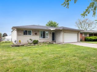 35473 Garret Dr, Clinton Township, MI 48035