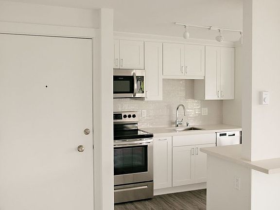 5th image of 2300 Fairview Ave E #1