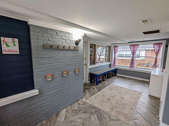5th image of 5113 Oak Center Dr